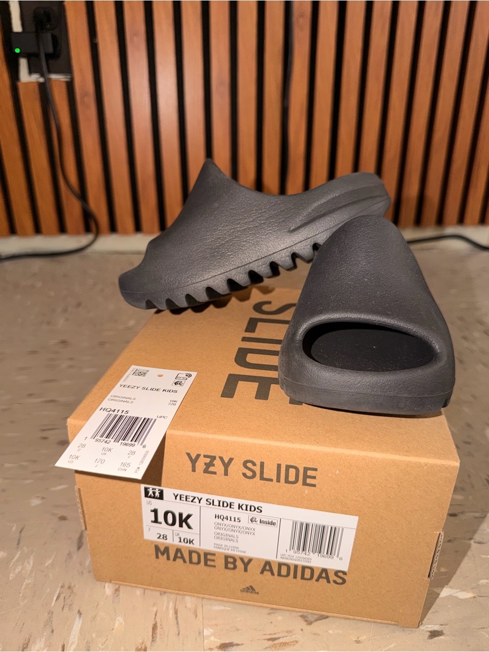 Yeezy Kids Slide in Black